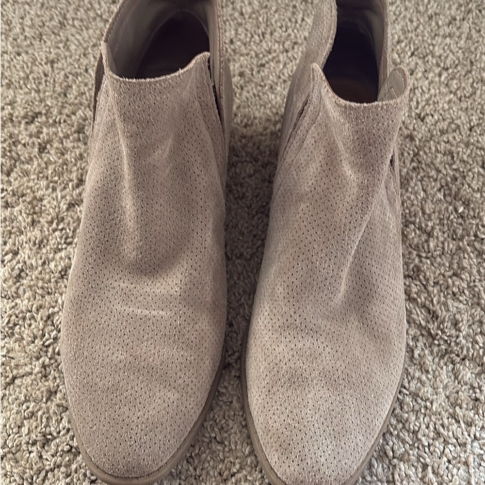 Dolce vita Tan Suede Ankle Boots